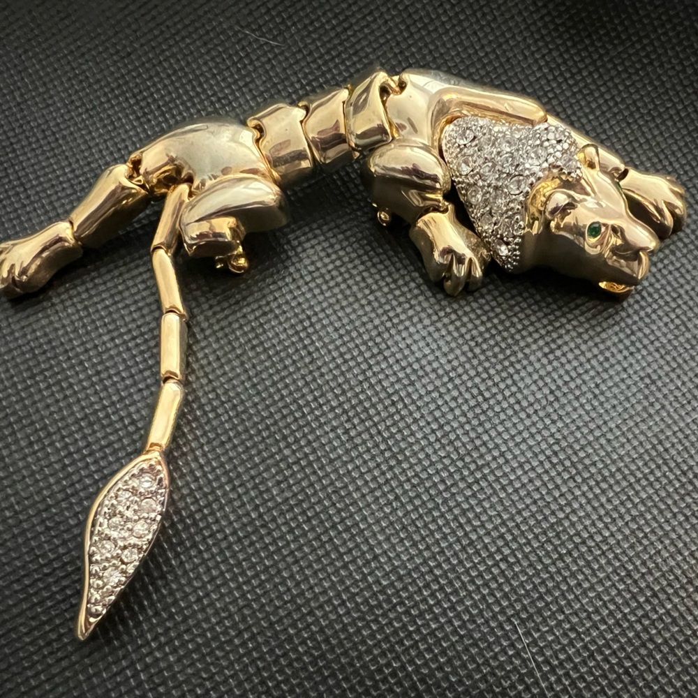 Vintage 80’s Gold Plated Lion Brooch with Rhinestones
